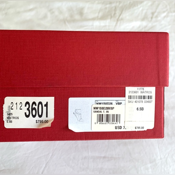 Authentic Valentino Garavani Rockstud Sandal - Picture 8 of 10